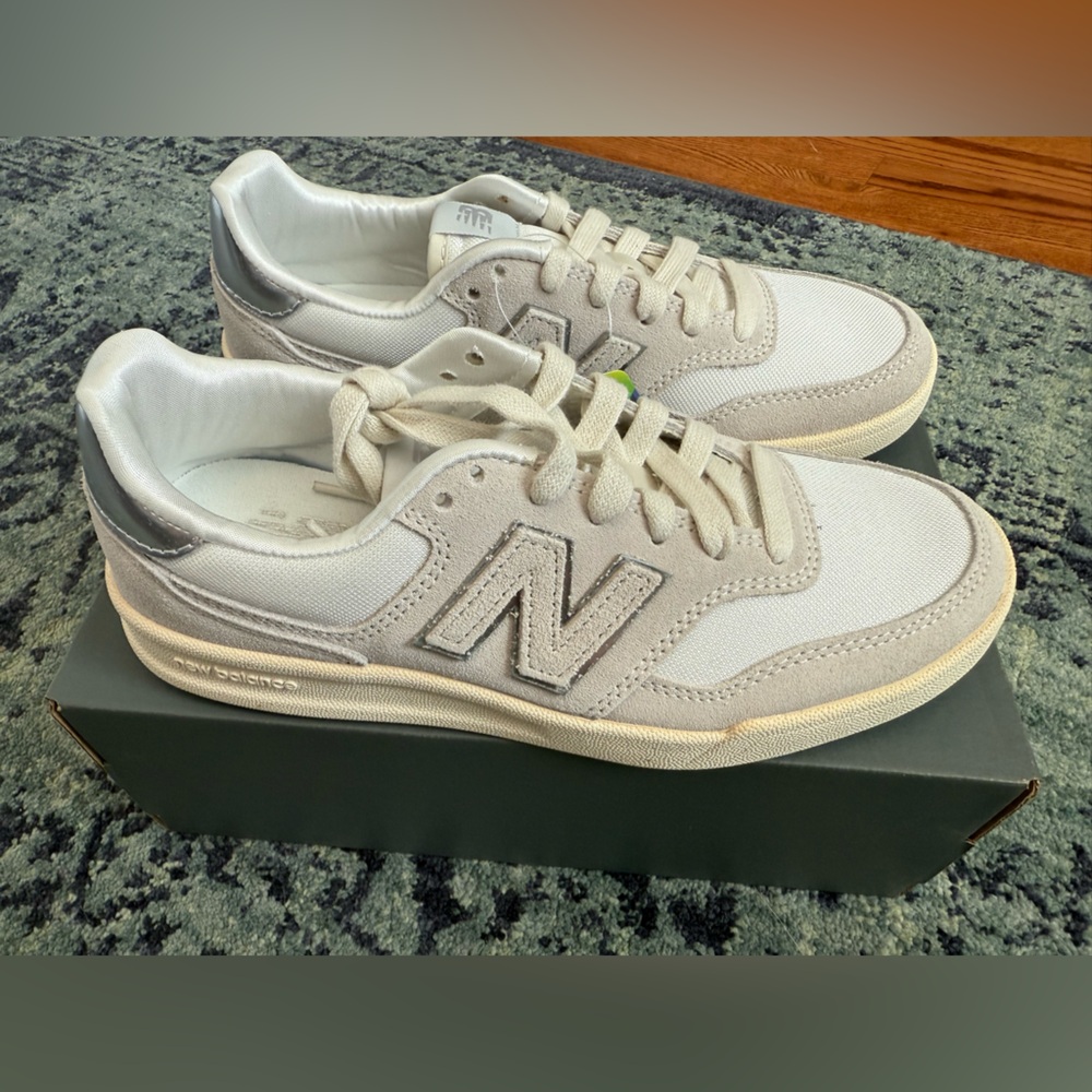 New Balance WRT300G2 Women’s Sneakers